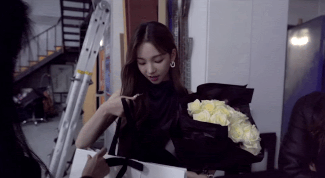 에스파 카리나 데이즈드 with 지방시 비하인드 - 꾸르