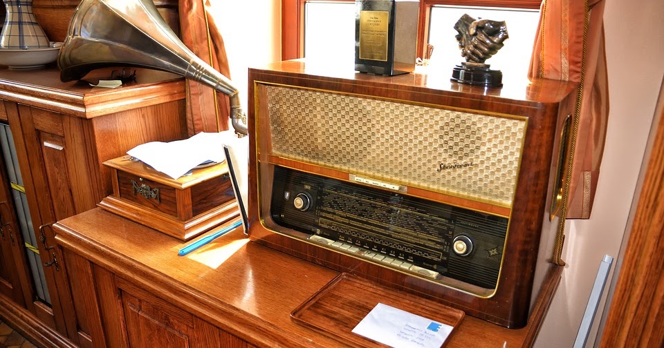 Открытия 20 века. История радио. Научные открытия и изобретения. Беллини. Фон для клавиатуры андроид стимпанк.