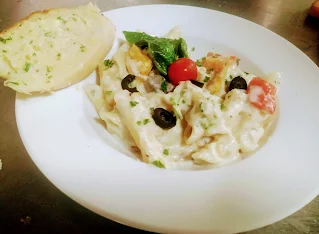 Pasta in white sauce with a garlic bread for white sauce pasta recipe