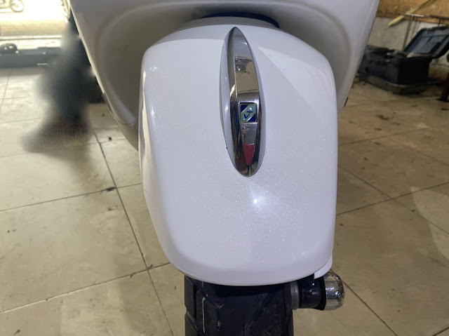 Mẫu sơn xe Vespa LX màu trắng pha lê cực đẹp