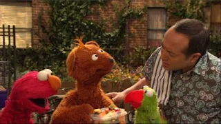 Baby Bear, parrot Ralphie, Elmo, Alan, Sesame Street Episode 4401 Telly gets Jealous season 44