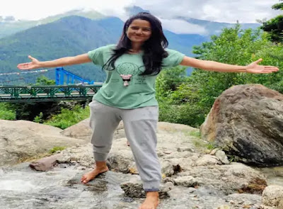 हिमाचल लैंड स्लाइडिंग हादसा: जयपुर की आयुर्वेदिक डॉ. दीपा शर्मा ने घटना से पहले फोटो खींचे हिमाचल लैंड स्लाइडिंग हादसा: जयपुर की आयुर्वेदिक डॉ. दीपा शर्मा ने घटना से पहले फोटो खींचे