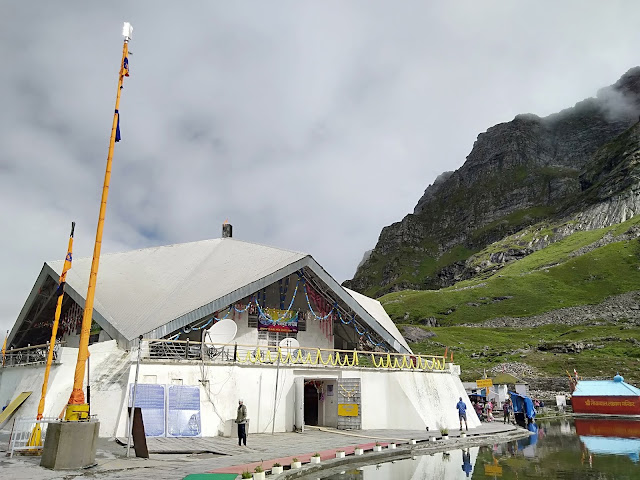 Hemkund Sahib - “Gurudwara Sri Hemkund Sahib Ji”, as it is formally known, is a pilgrimage destination for the Sikhs and Hindus. There is a big star shaped Gurudwara and a Lakshmana Temple here. Hemkund Sahib Shrine and the Lakshman Temple is on the bank of a Lake having crystal clear water hence this place is also known as Hemkunt or Lokpal. The Gurudwara is visited by thousands of devotees every year. The mountains surrounding Hemkund Sahib is collectively called Hemkund Parvat.