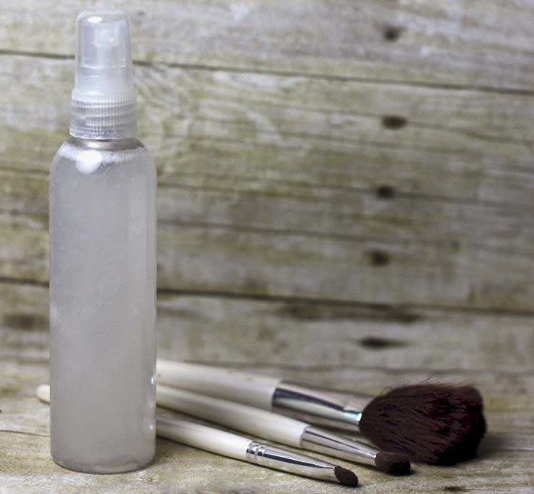 Get your brushes clean with this dyi makeup brush cleaner.  This easy makeup brush cleaner diy spray is easy to make.  Use this homemade makeup brush cleaner every day after you use your brushes.  If you need a natural makeup brush cleaner, this is a great one.  Brush cleaner diy makeup helps keep your brushes clean so you don’t have breakouts by transferring bacteria.  Using a makeup brush cleaner homemade can even help reduce acne.  #makeup #makeupbrush #cleaner #beauty #makeupbrushcleaner #diy #diybeauty