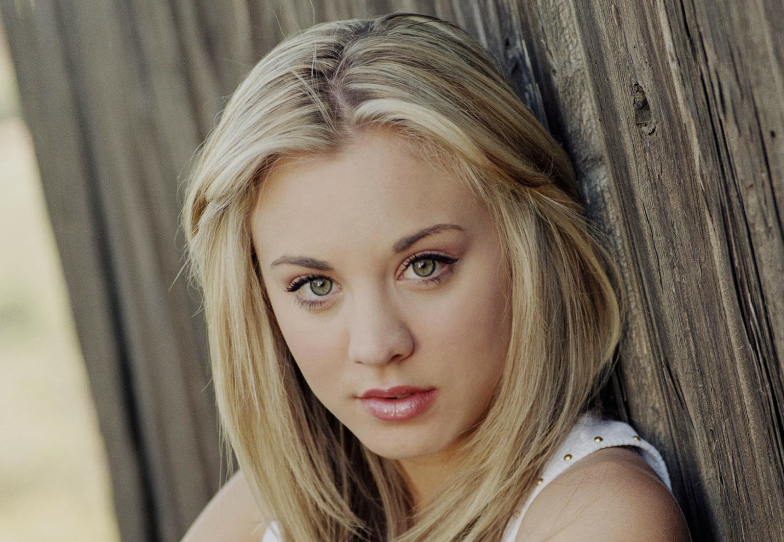 STARS WALLPAPER: Kaley Cuoco Wallpapers Free Download