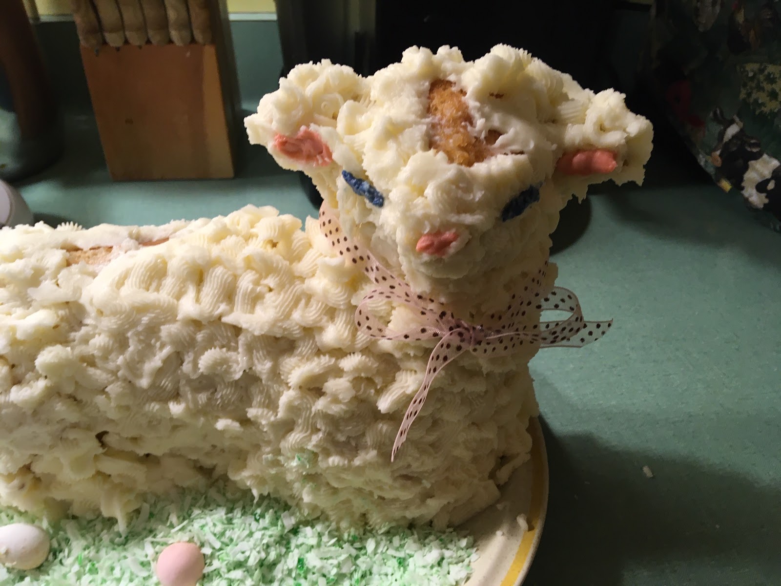 It's all about the cats! This just in Lamb cake disaster 2020