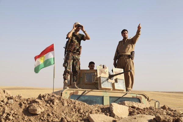 Pasukan pejuang Kurdi (peshmerga) melakukan penyebaran keamanan intensif melawan militan Islamic State di garis depan di Khazer, Jumat (8/8). Pesawat tempur AS menyerang pejuang Islam bergerak di ibukota Kurdi Irak pada hari Jumat setelah Presiden Barack Obama mengatakan Washington harus mengambil tindakan untuk mencegah "genosida". (ANTARA FOTO/REUTERS/Azad Lashkari/djo/14)