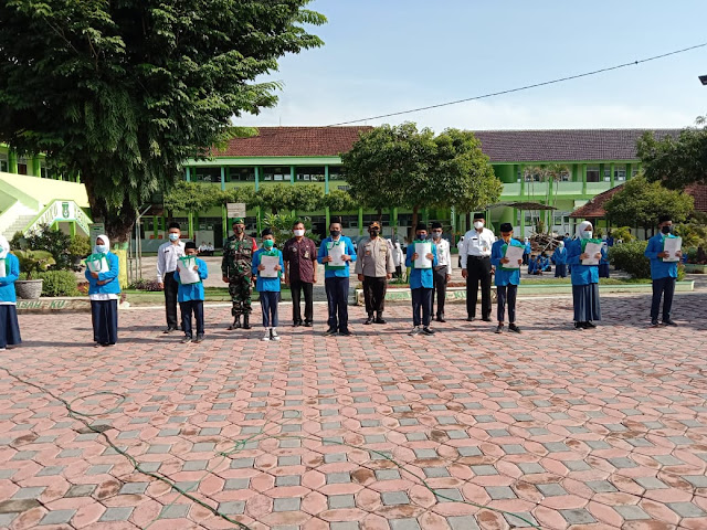 Upacara Hari Amal Bakti Kemenag ke 75 Berjalan Lancar