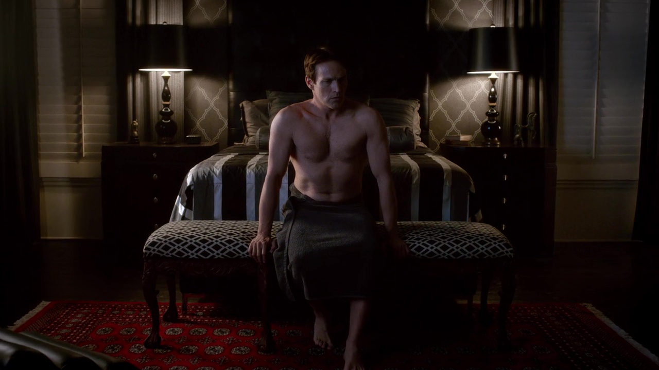 Stephen Moyer shirtless in True Blood 7-06 "Karma" .