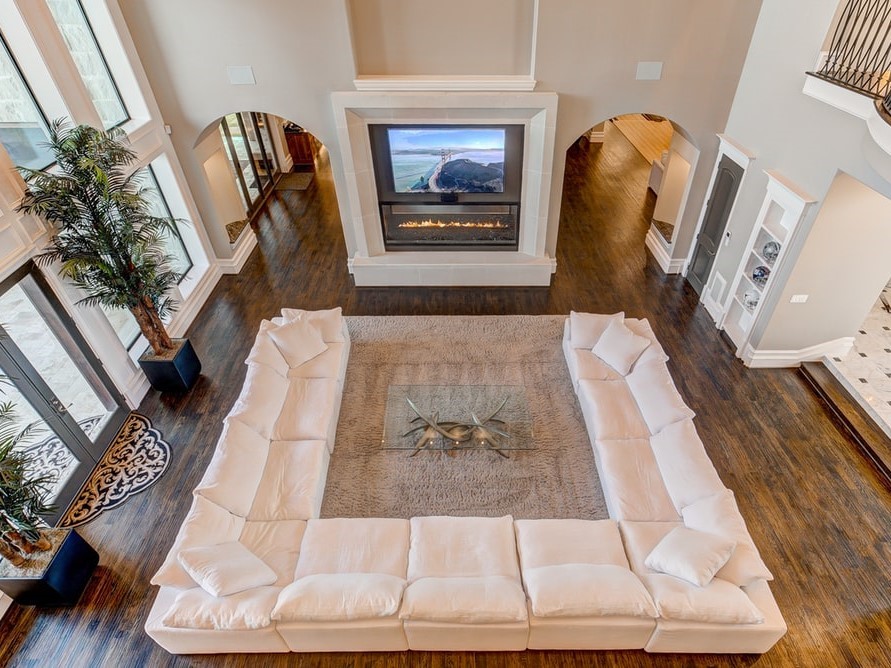 How to Furnish a Large House with Easy Decorating Tips