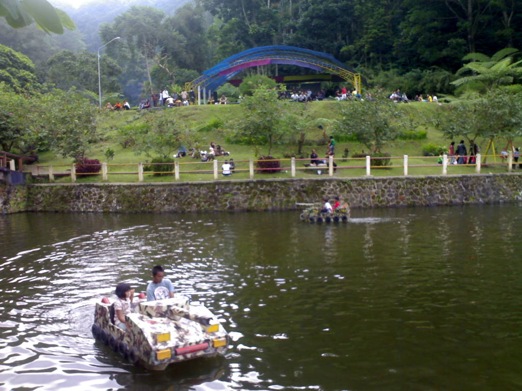 Menyusuri Hijaunya Taman Wisata Kaliurang, Yogyakarta