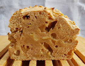 Rezept: Apfelbrot aus der Kastenform. In der Kastenform gebacken, kann man das Apfel-Brot auch super transportieren.