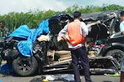 Kecelakan Maut Terjadi Antara Mobil Isuzu Panther dan Truk Fuso di ruas Tol Pematang Panggang, Dua Tewas