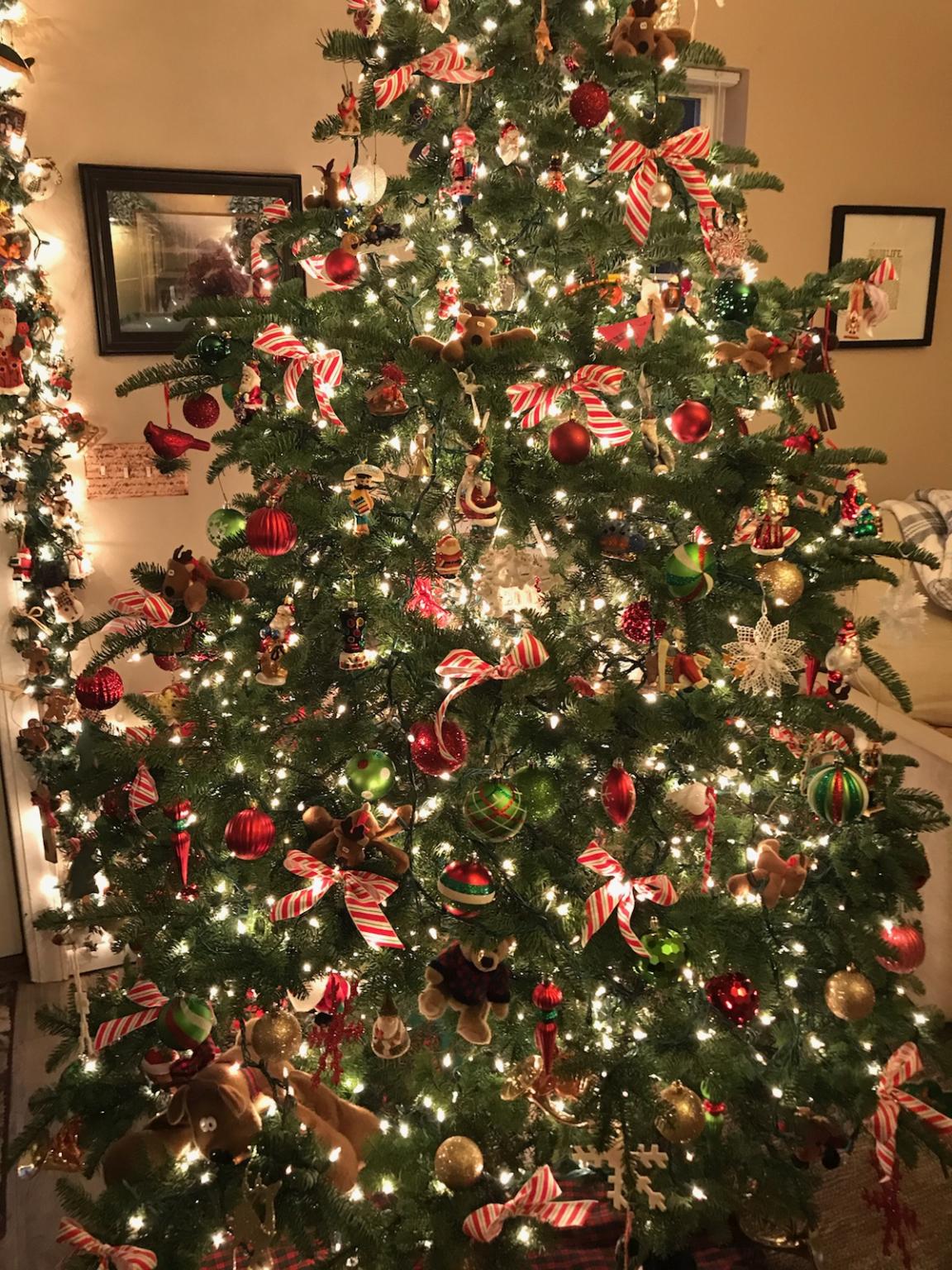 Over My Garden Gate Christmas Tree, Very Pretty