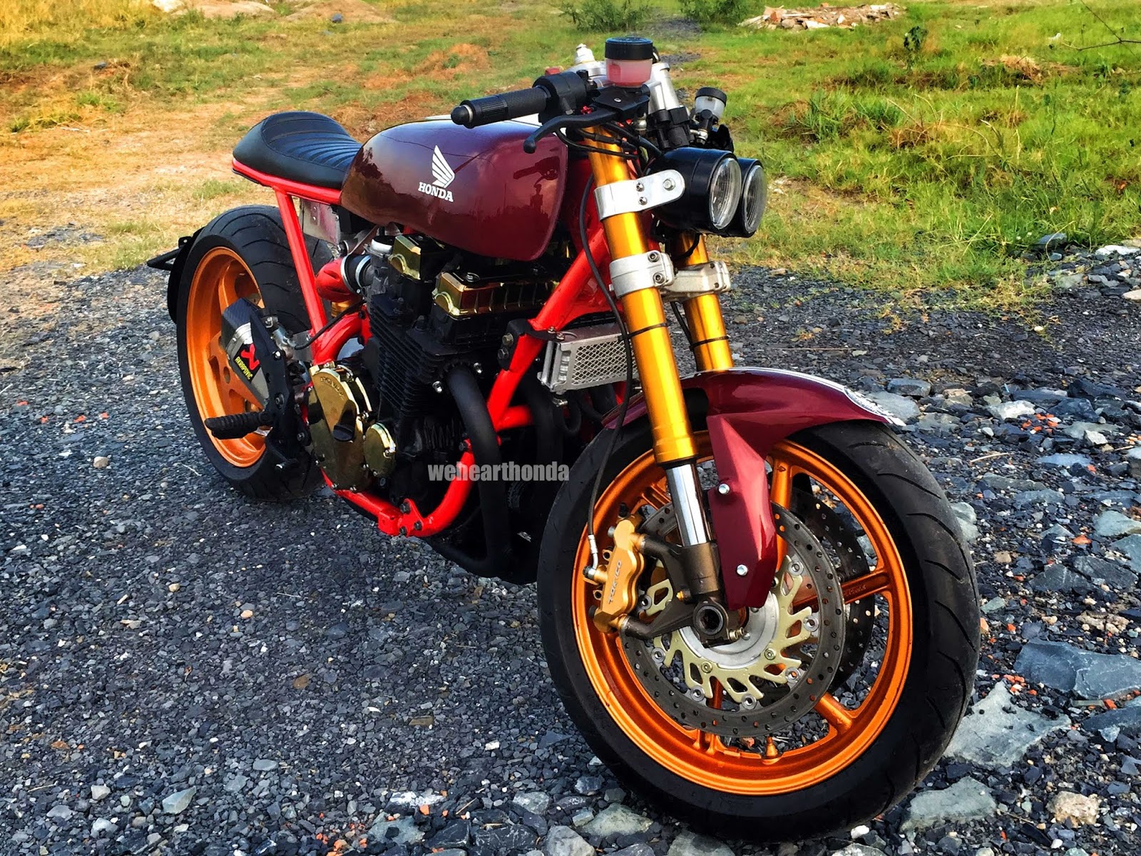 Honda CB750 Cafe Racer with beautiful colors