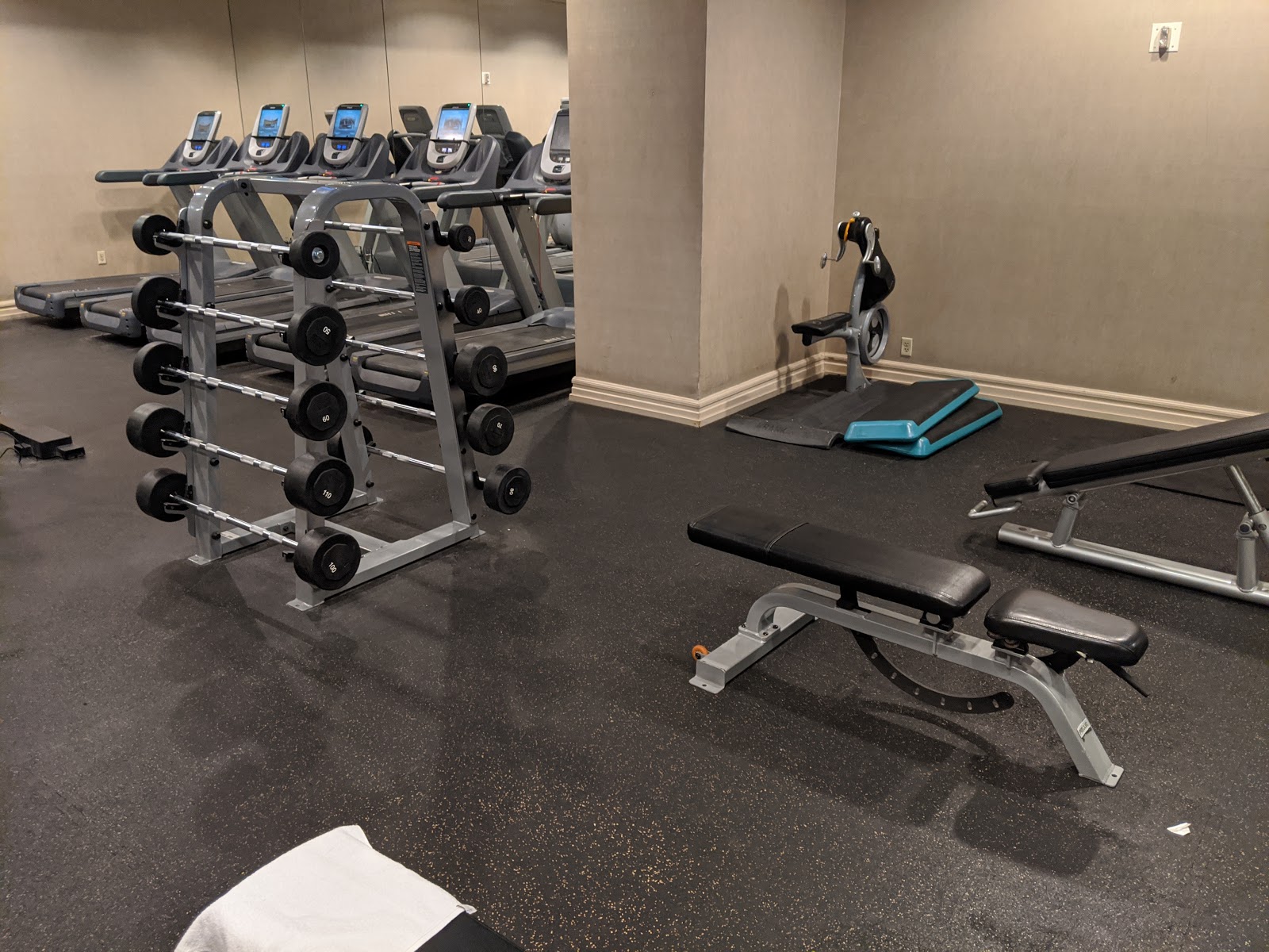 Hotel room and gym review Mandalay Bay in Las Vegas