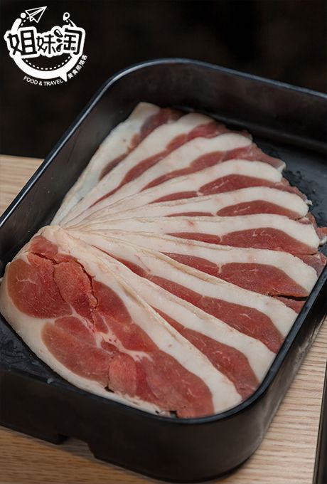 高雄市 左營區 高鐵 推薦 美食 火鍋 麻辣鍋 吃到飽 聚餐 肉肉屋 獨家 必吃 叻沙鍋