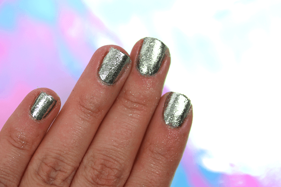 Glam & Shine Beautyblog essence Metal Shock Nail Powder mit Tragebildern