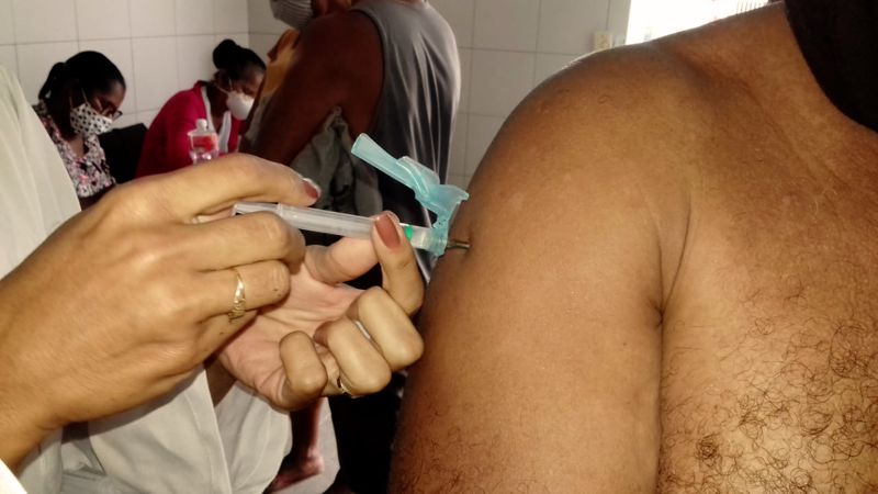 Eunápolis se aproxima de 50% da população imunizada com vacina contra a Covid-19