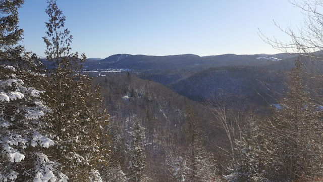 Sur les sentiers dans le Parc Regional Val-David Val-Morin