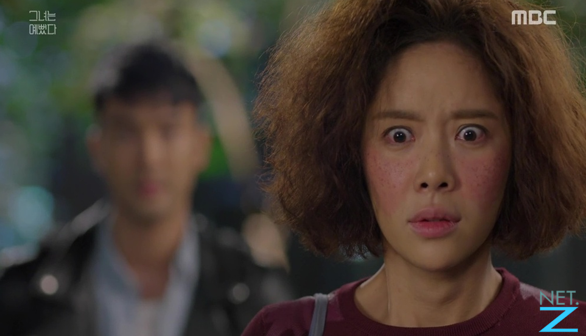 "Then don't do it to me and just play with your sister." Hye Jin said and walked away, but her steps stopped immediately when Shin Hyuk said that his sister died 6 years ago. "Then don't do it to me and just play with your sister." Hye Jin said and walked away, but her steps stopped immediately when Shin Hyuk said that his sister died 6 years ago.