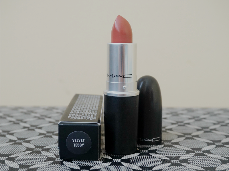 Mac matte lipstick 617 velvet teddy lace Mac matte lipstick 617 velvet teddy lace