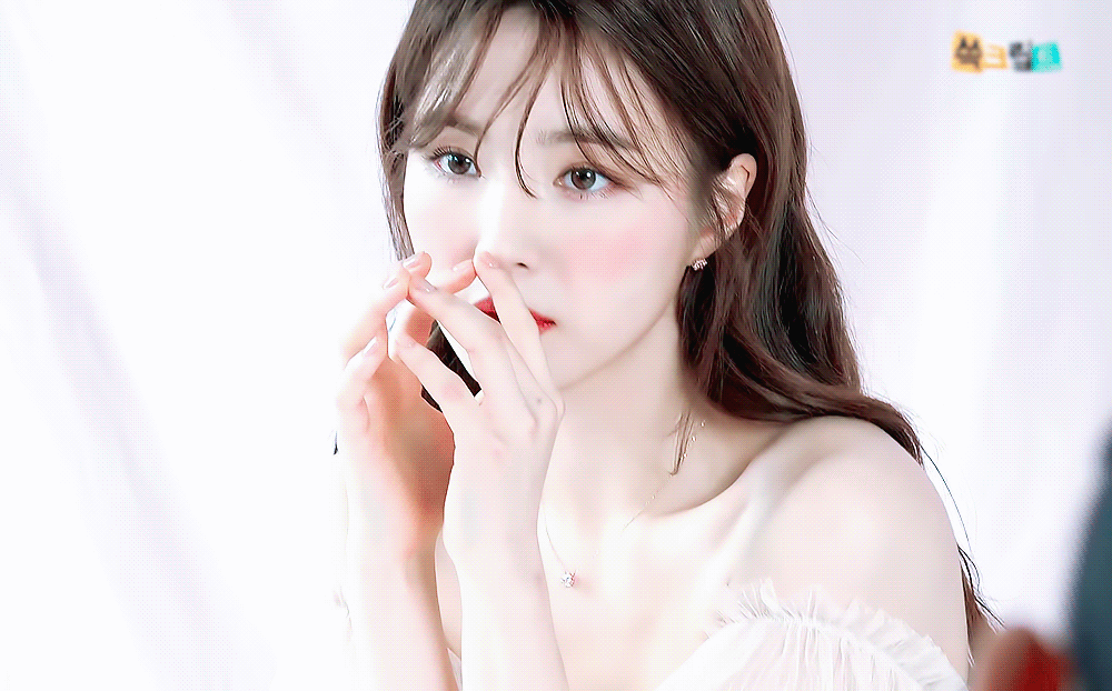 [연예] [움짤]         바닐라코 광고찍는 신세경 미모 ㄷㄷ. -  와이드섬