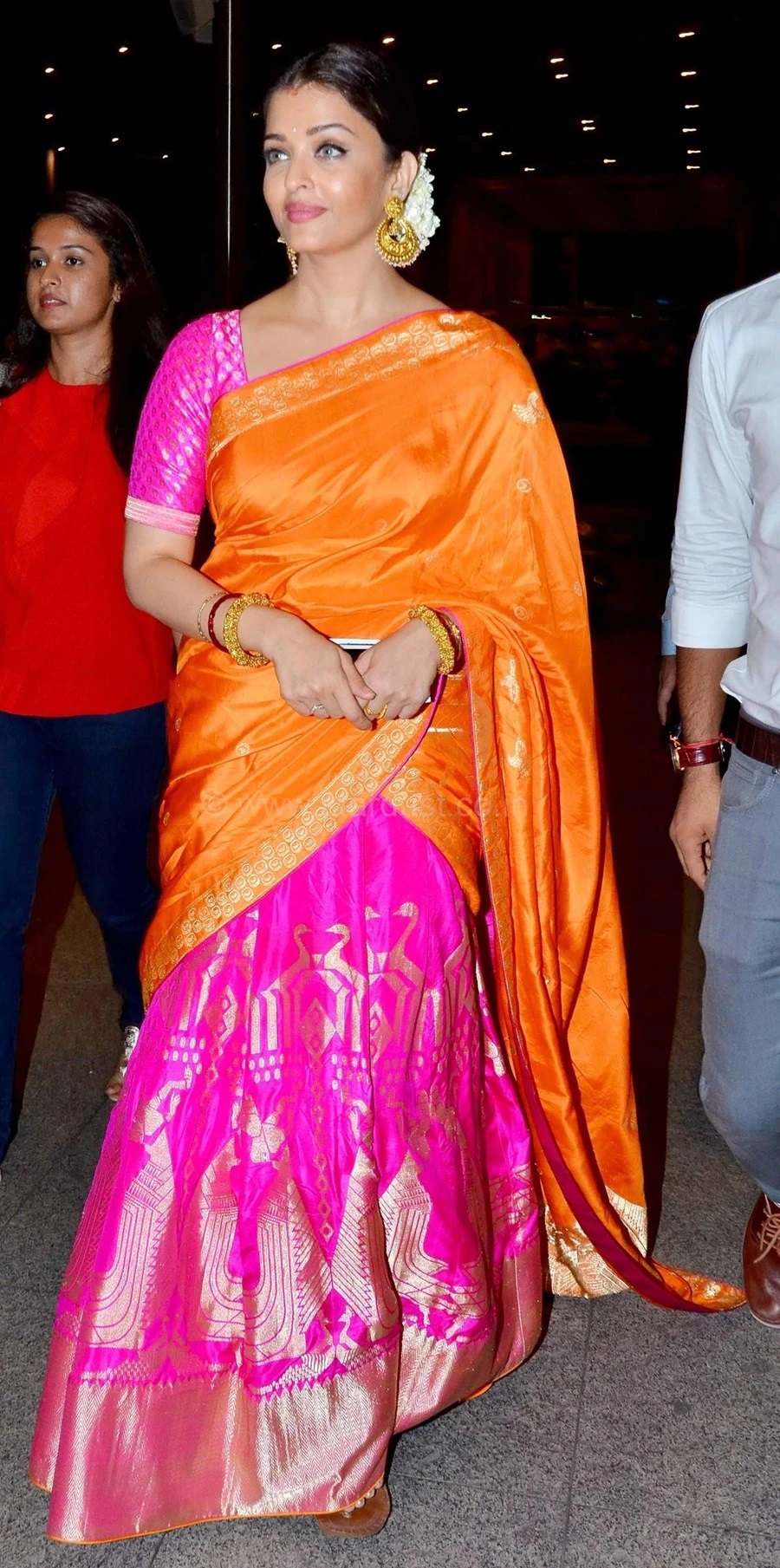 Hot Saree: Actress Aishwarya Rai Hot Photos in Latest Fashion Designer
