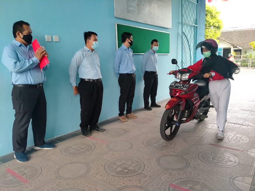 MEMBANGUN SEKOLAH EFEKTIF MENUJU SEKOLAH MANDIRI