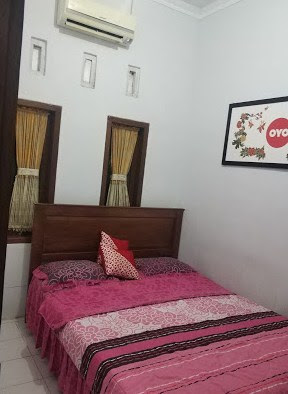 Kamar Hotel Hansa Homestay Pacitan