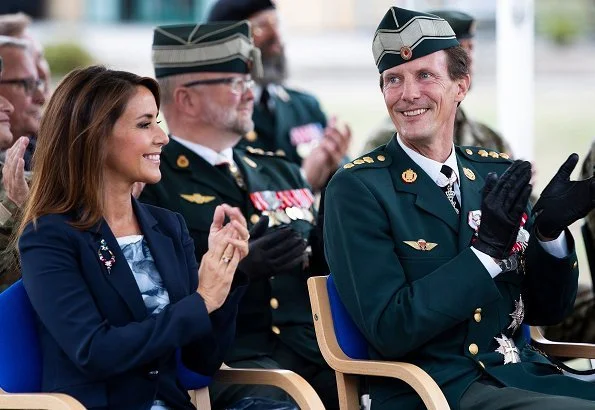 Prince Joachim and Princess Marie visited Hærens Sergent School in Varde. Prince Nikolai in the Royal Danish Army. Hugo Boss dress