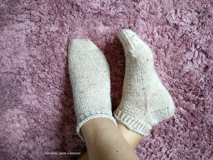 Con hilos, lanas y botones: Glastonbury Socks (patrón de Arantxa Casado, @north.knitter)