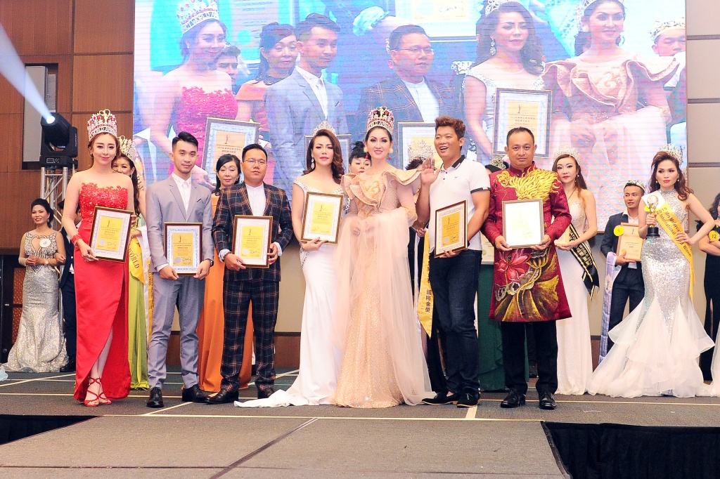  Miss, Mrs & Mr Malaysia Chinatown World Beauty Pageant 2019 rực rỡ sắc màu đêm chung kết tại Malaysia