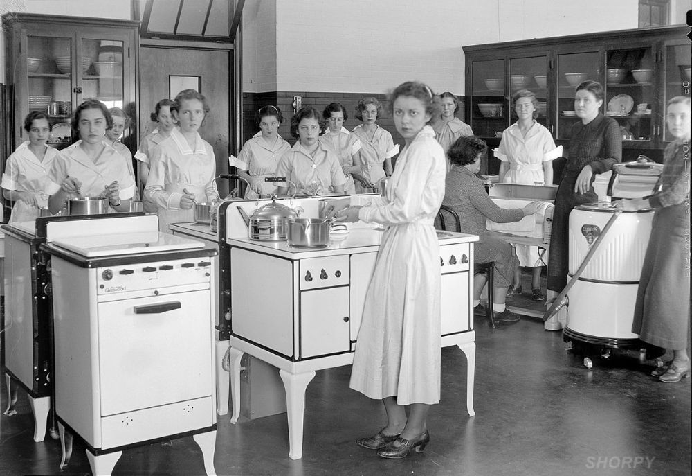 Fascinating Vintage Photos of Girls Attending Home Economics Classes 1920s 1930s - 59