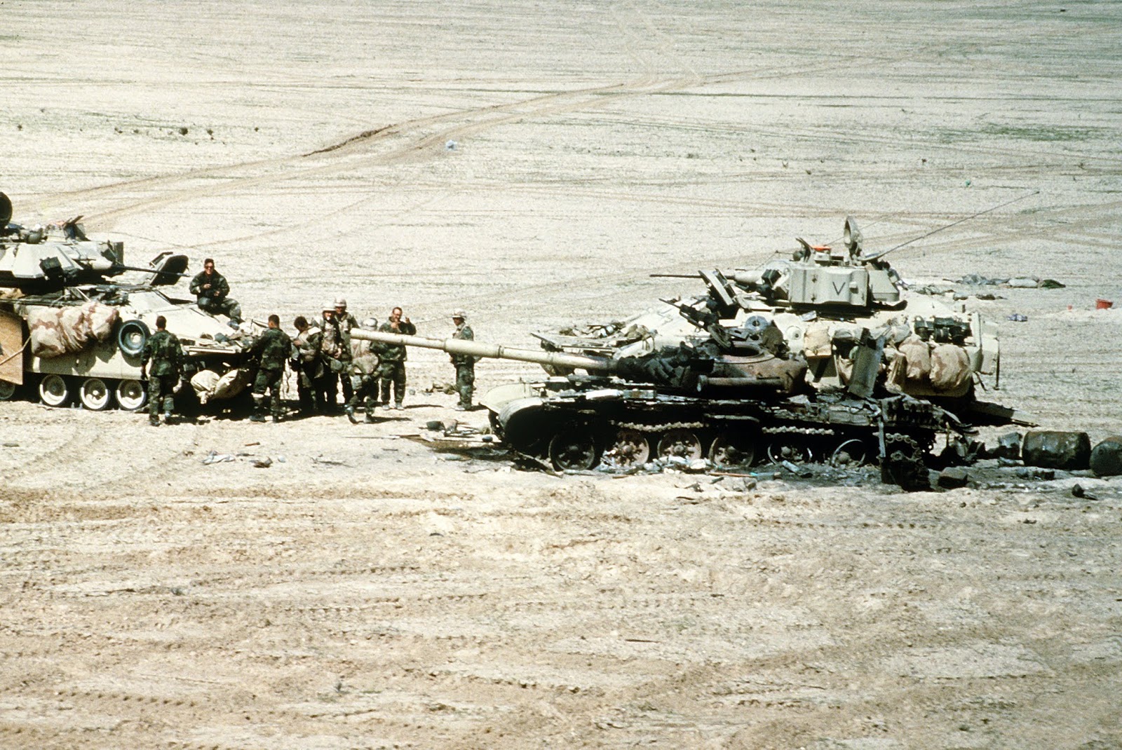 Операция военные танки. Иракские т72 буря в пустыне. Танки в пустыне т72 Афганистан. Танки Абрамс буря в пустыне 1991. Т72 Ирак буря в пустыне.