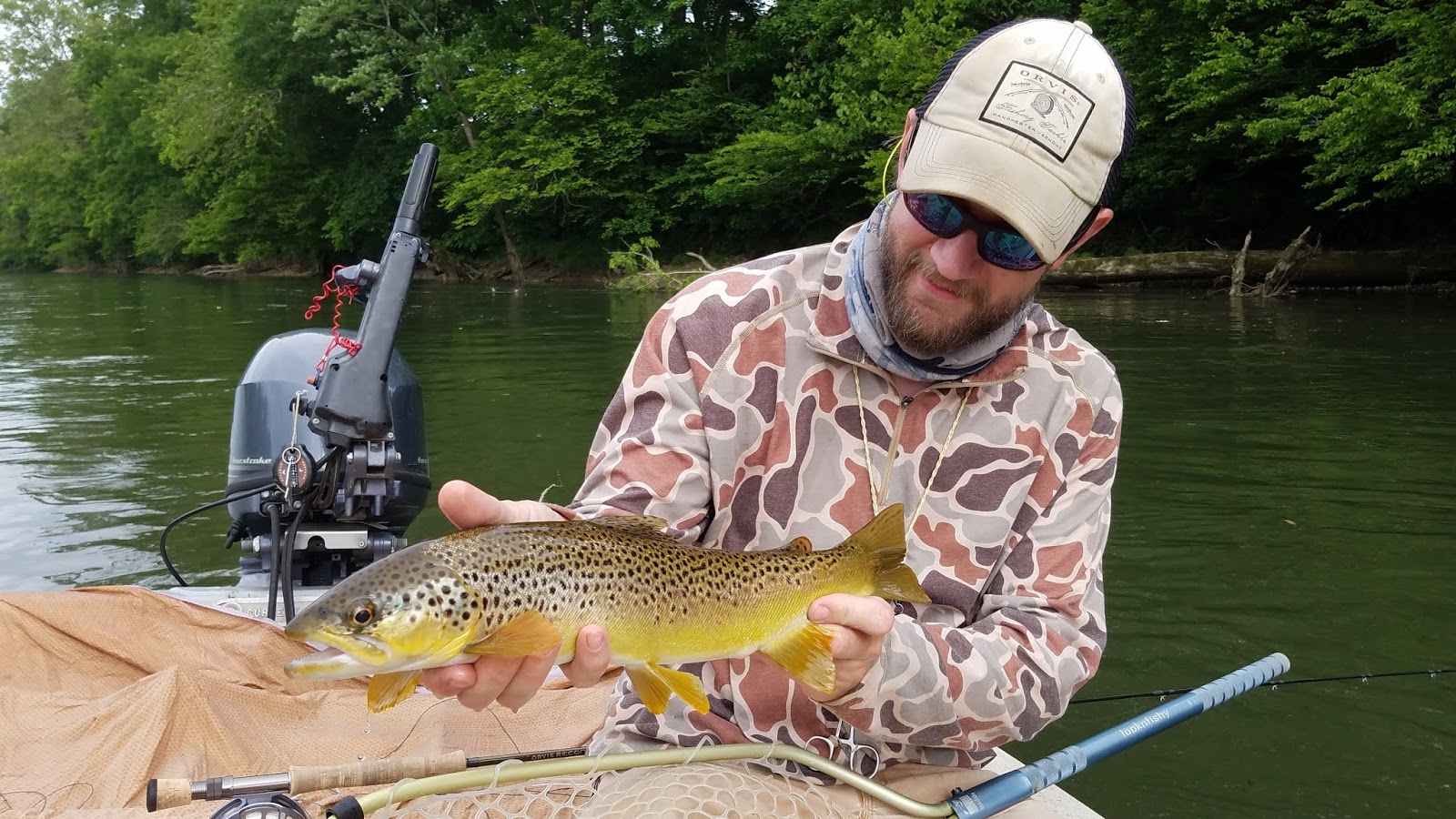 Looknfishy Fly Fishing the White River, Arkansas
