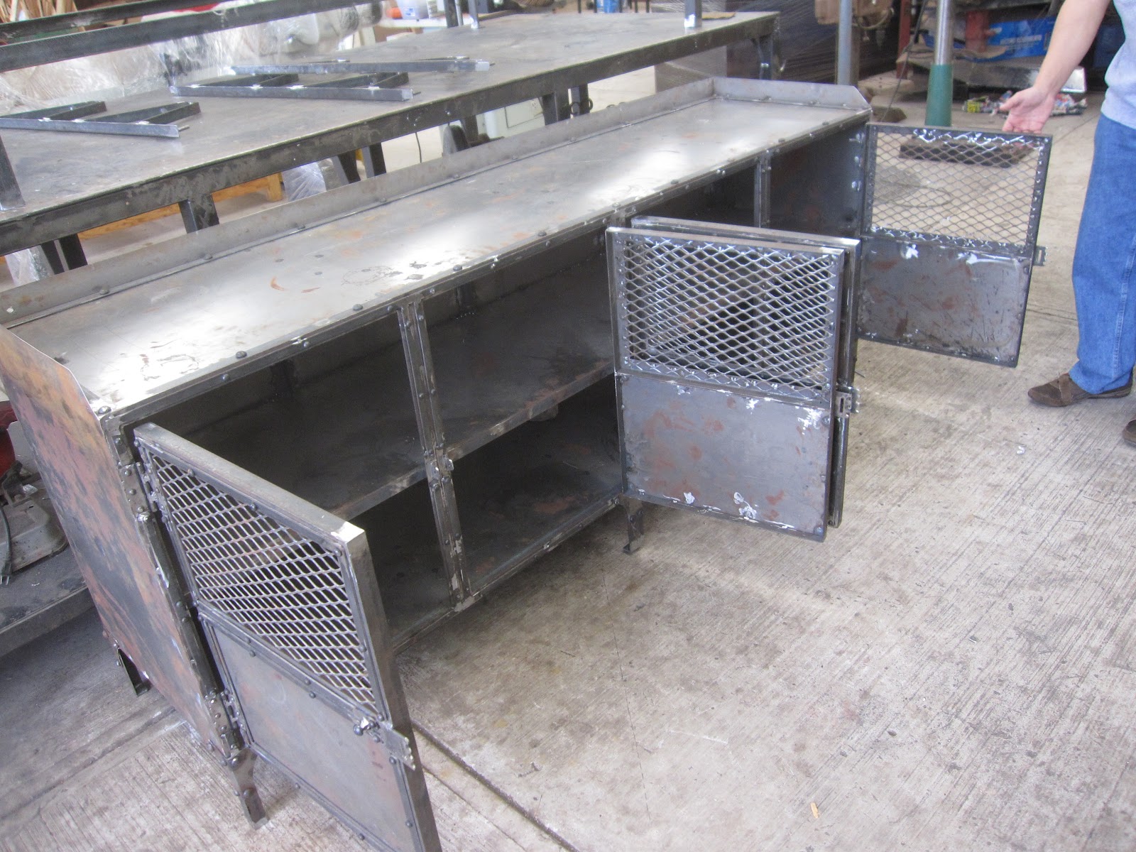 Madera y Hierro Muebles