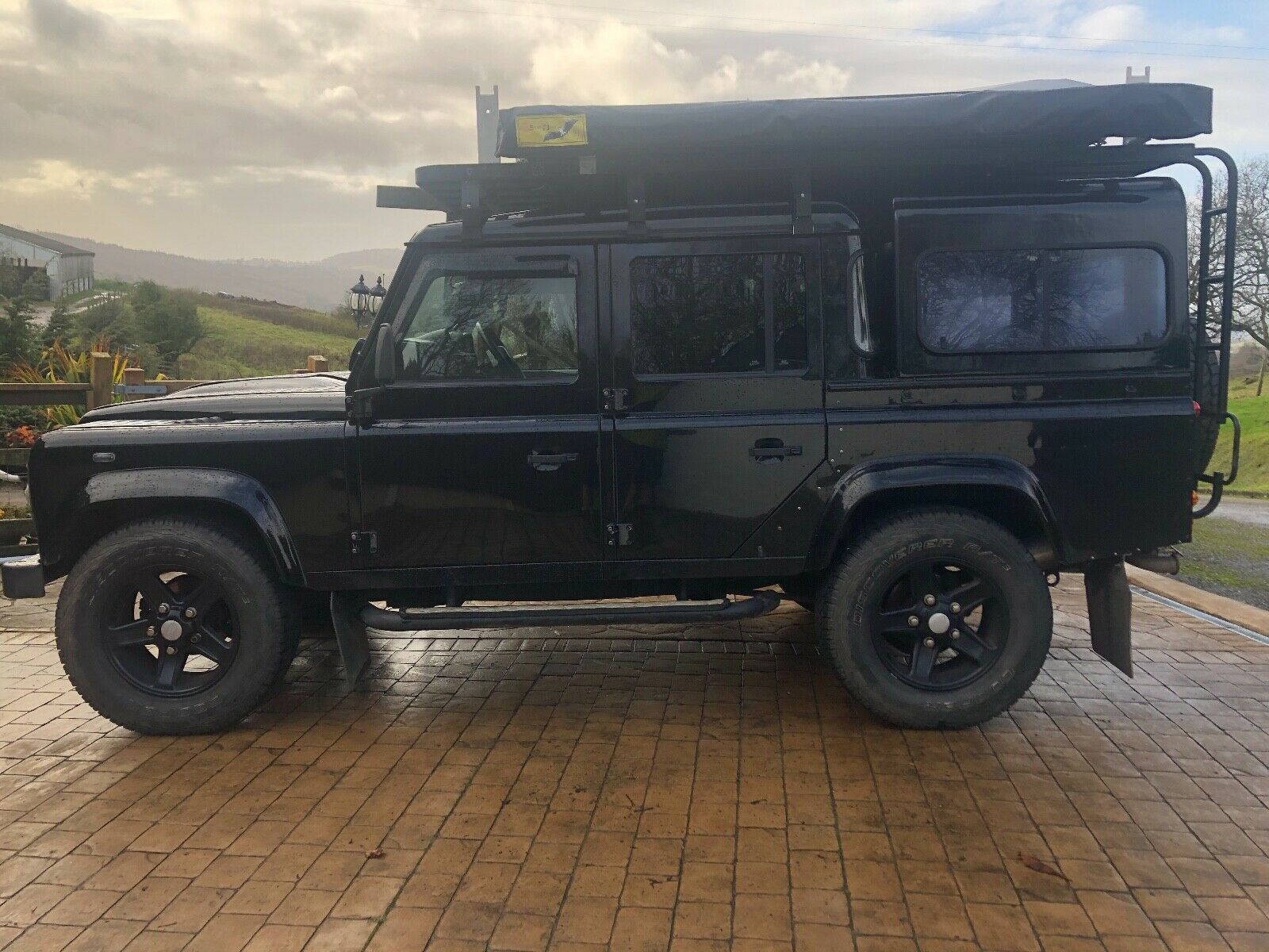 Landrover Defender Land Rover Defender 110 2.4 2007 XS with Eezi Awn