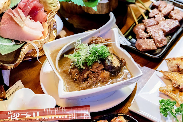 台中慶生狂歡無極限！超美慶生調飲直接請你喝，螢光棒不用自己帶！深夜2點也能嗨～