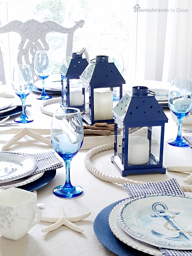 Blue and White Coastal Tablescape Remodelando la Casa
