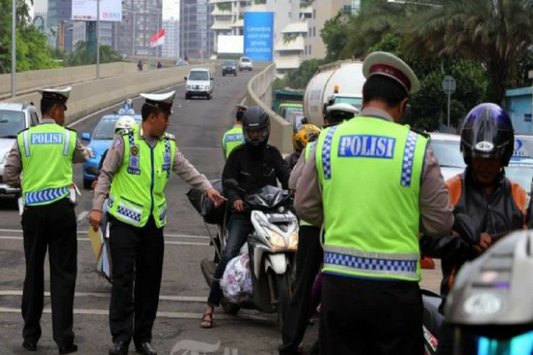 Sering Terjadi, jika Polisi Tak Bisa jawab 5 Pertanyaan ini Darimu, Jangan Mau Untuk Ditilang Sering Terjadi, jika Polisi Tak Bisa jawab 5 Pertanyaan ini Darimu, Jangan Mau Untuk Ditilang