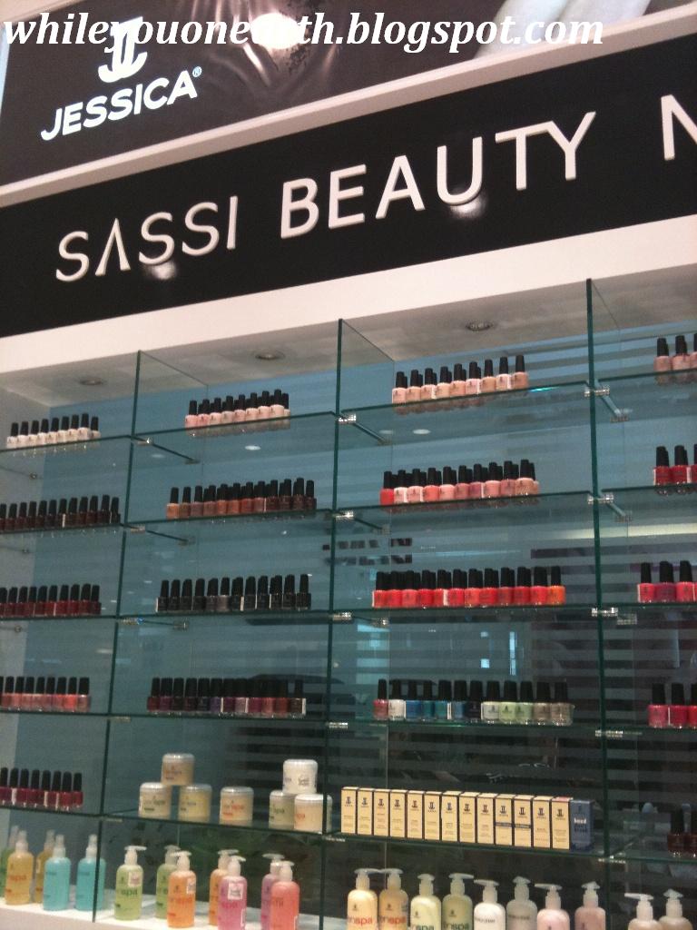 While you on earth.. Sassi Nails at Gandaria City