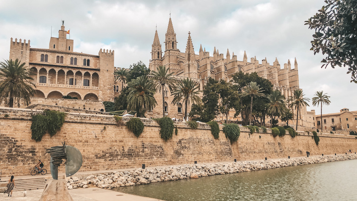 Sehenswerte Orte Mallorca Dörfer Städte Traveldiary Reisetipps Empfehlung Travelblog Palma Palau de l'Almudaina Kathedrale La Seu
