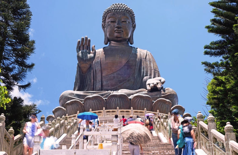 Melihat Kemegahan Patung Buddha Terbesar di Hongkong Melihat Kemegahan Patung Buddha Terbesar di Hongkong