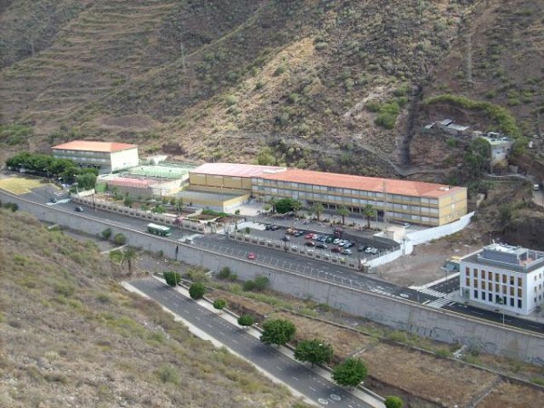 Un instituto de Tenerife, Canarias prohíbe a las alumnas llevar un top Un instituto de Tenerife, Canarias prohíbe a las alumnas llevar un top