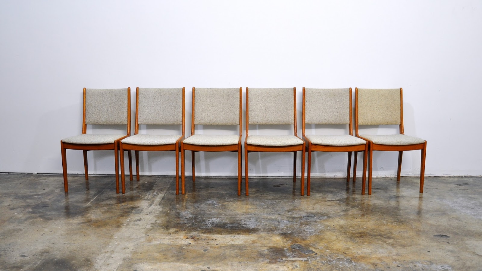 SELECT MODERN Set of 6 Danish Modern Teak Dining Chairs