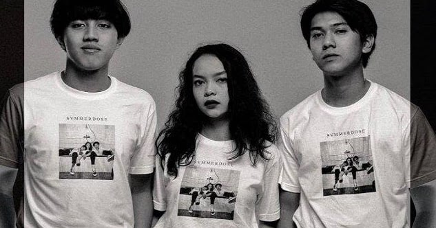 Lirik Lagu Svmmerdose - Independent Terjemahan Lengkap - Ngelirik