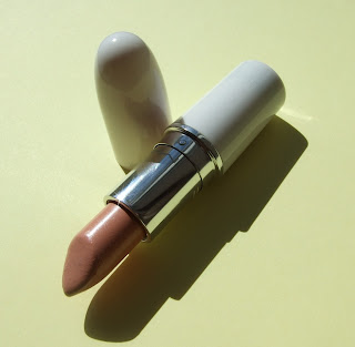 AceSparkleStar: MAC Creme d'nude Lipstick