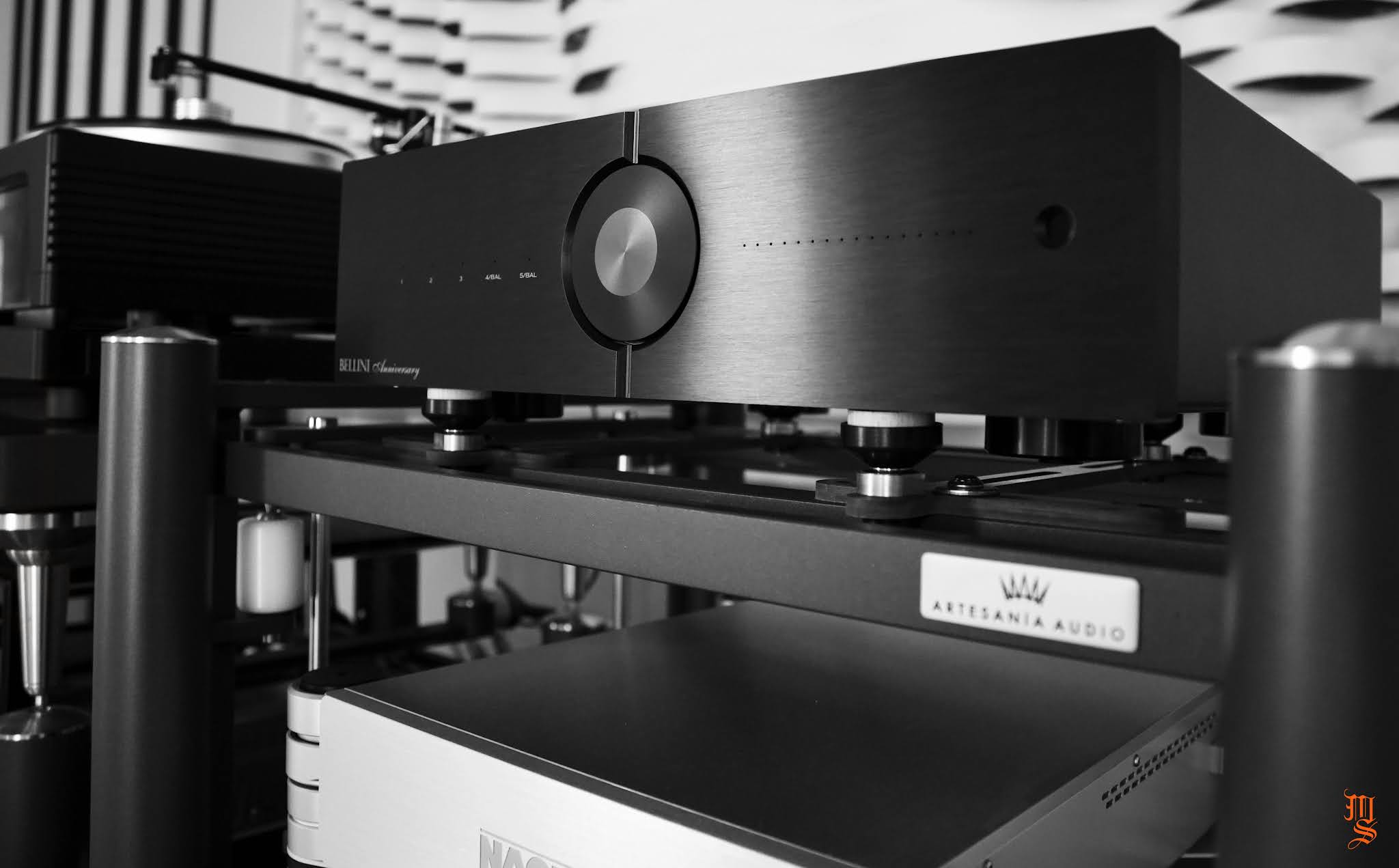 AUDIO ANALOGUE BELLINI ANNIVERSARY PREAMPLIFIER REVIEW M & S
