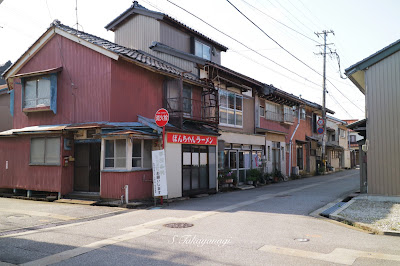 富山県魚津の町の住宅の様子